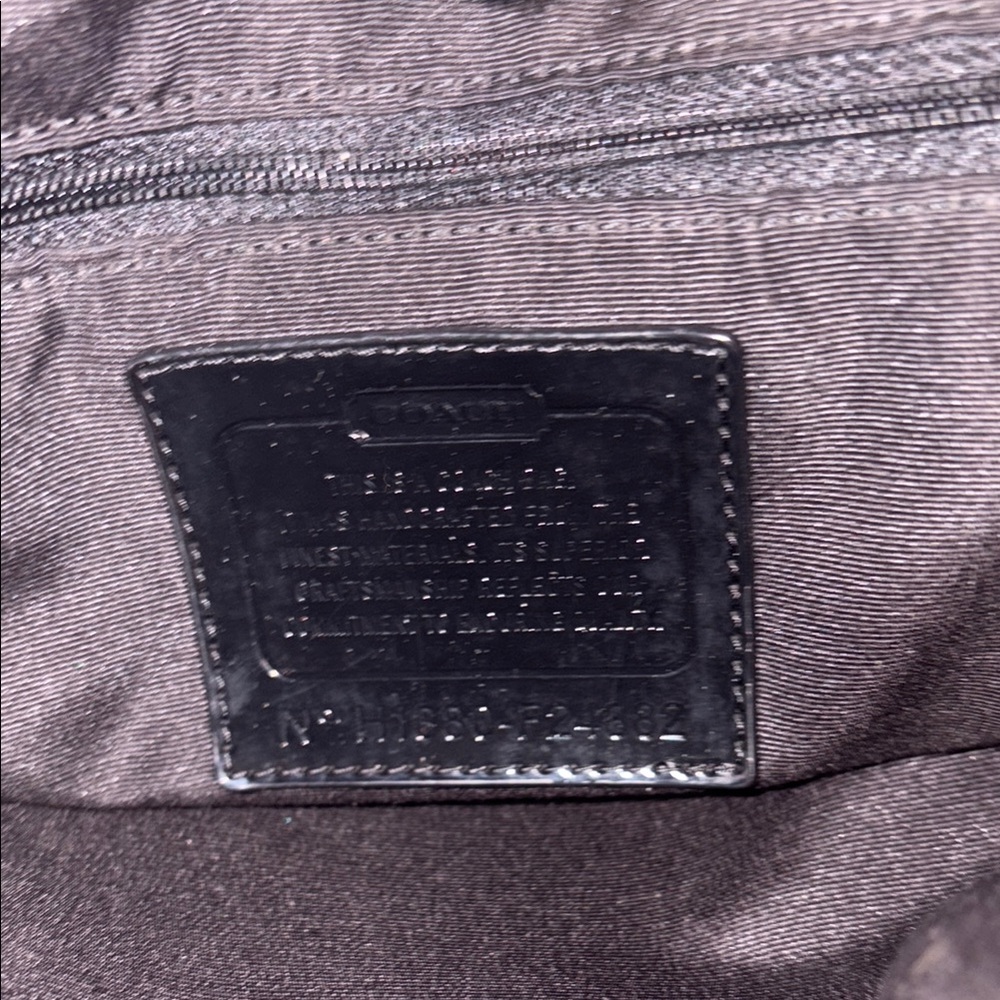 Elegant Black Coach Women's Bag - Picture 7 of 9